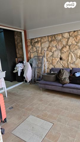 דירת גן, עת הזמיר, מגדים, מעלה אדומים