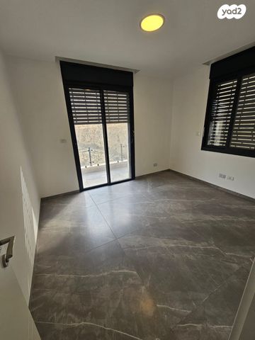 דו משפחתי, הנבל, שאר העיר, גבעת זאב