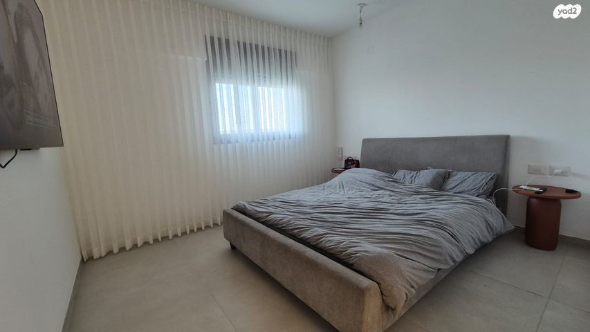 דירת גן, אסתר המלכה, האצטדיון, טבריה