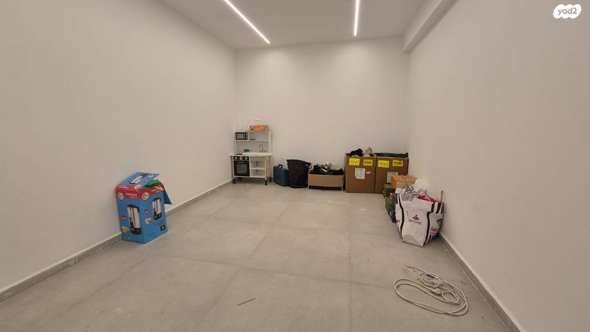 דירת גן, אסתר המלכה, האצטדיון, טבריה