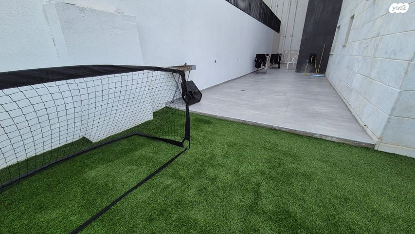 דירת גן, אסתר המלכה, האצטדיון, טבריה