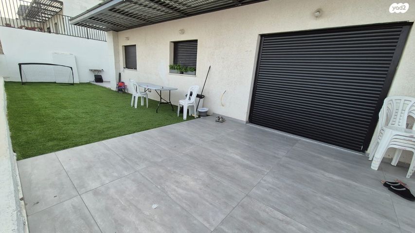 דירת גן, אסתר המלכה, האצטדיון, טבריה