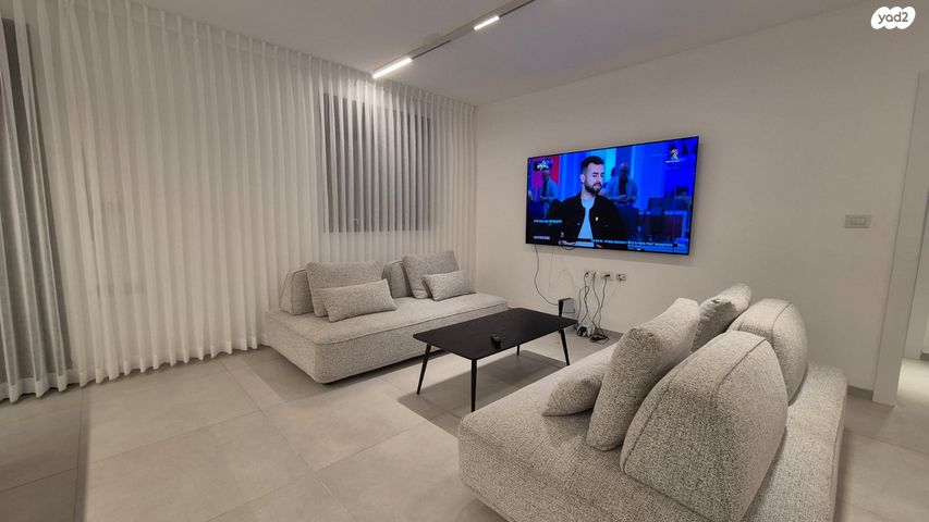 דירת גן, אסתר המלכה, האצטדיון, טבריה