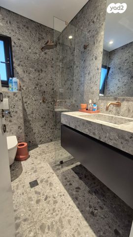 דירת גן, אסתר המלכה, האצטדיון, טבריה