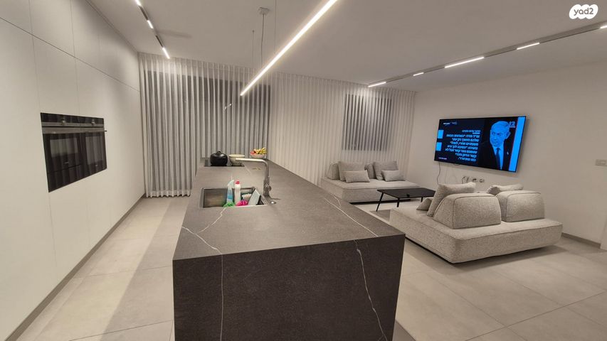 דירת גן, אסתר המלכה, האצטדיון, טבריה