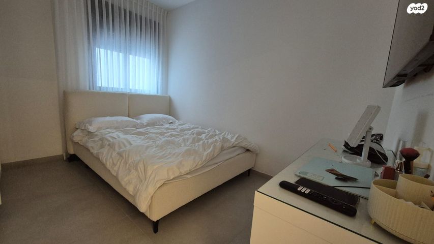 דירת גן, אסתר המלכה, האצטדיון, טבריה