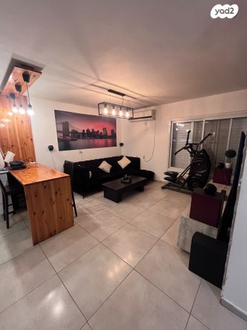 דו משפחתי, נעורים, ערד