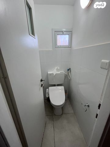 דו משפחתי, נעורים, ערד