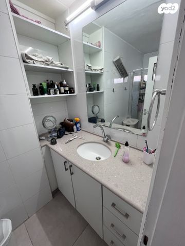 דו משפחתי, נעורים, ערד