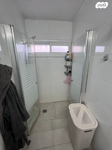 דו משפחתי, נעורים, ערד