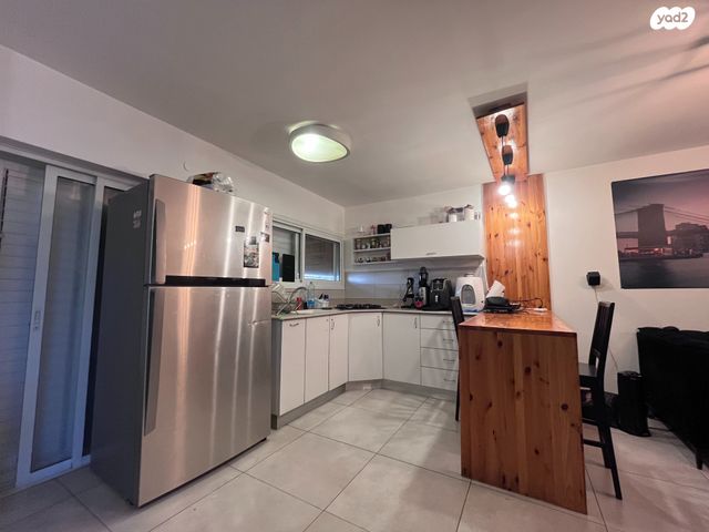 דו משפחתי, נעורים, ערד