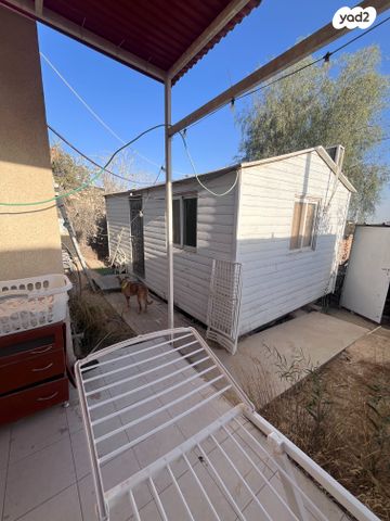 דו משפחתי, נעורים, ערד