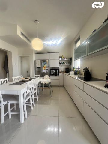 דירה, אסתר המלכה, הצפון הישן - דרום, תל אביב יפו