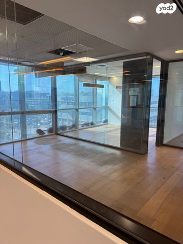 בניין משרדים, הרצליה