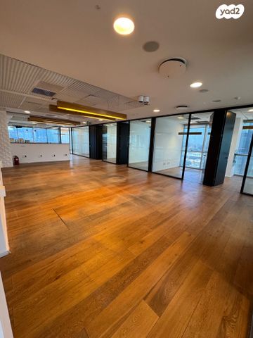 בניין משרדים, הרצליה