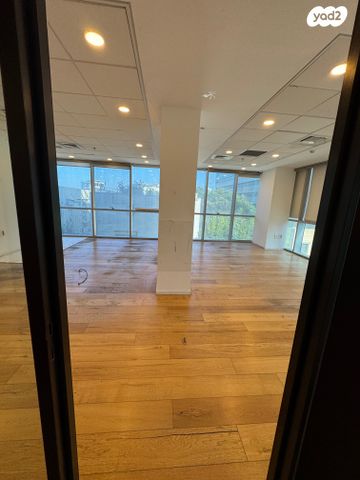 בניין משרדים, הרצליה