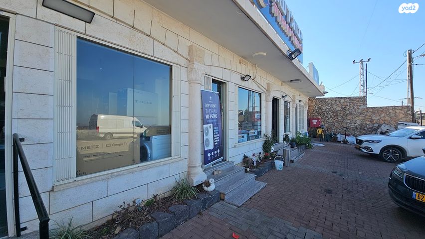 חנויות/ שטח מסחרי