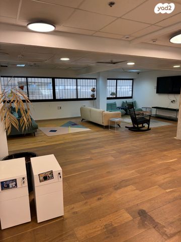 בניין משרדים, הרצליה