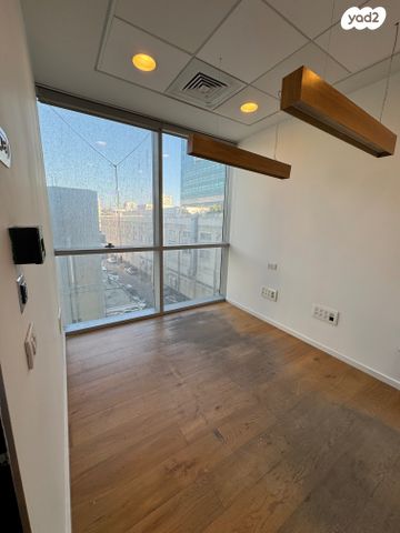 בניין משרדים, הרצליה