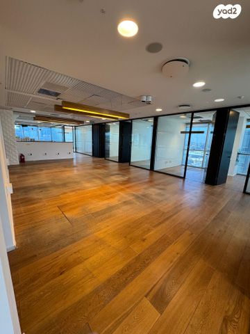 בניין משרדים, הרצליה