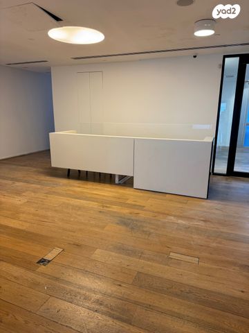 בניין משרדים, הרצליה