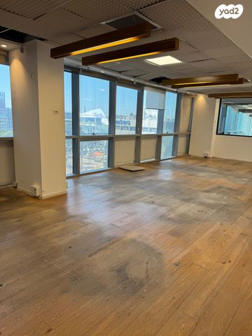 בניין משרדים, הרצליה