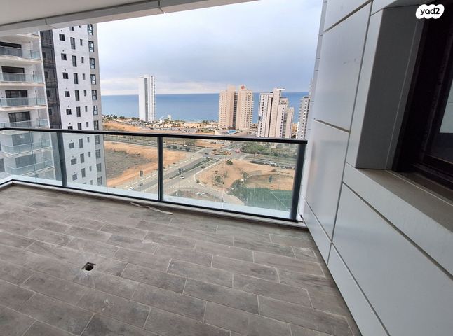 דירה, אמנון ליפקין שחק, נוף הטיילת, נתניה