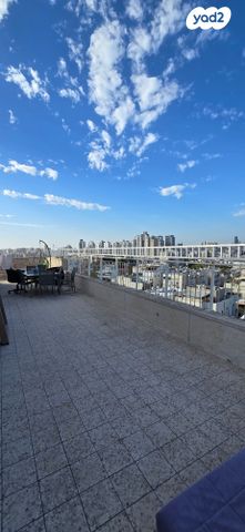 גג/ פנטהאוז, פרישמן 5, רסקו א', חולון