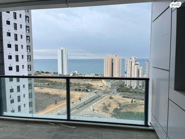 דירה, אמנון ליפקין שחק, נוף הטיילת, נתניה