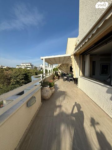 דופלקס, הרצל 73, קרית ספיר, כפר סבא