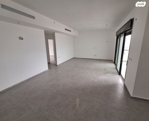 דירה, אמנון ליפקין שחק, נוף הטיילת, נתניה