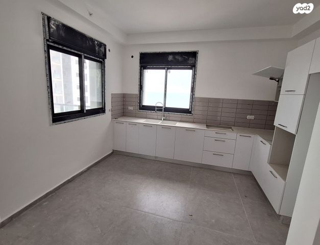 דירה, אמנון ליפקין שחק, נוף הטיילת, נתניה