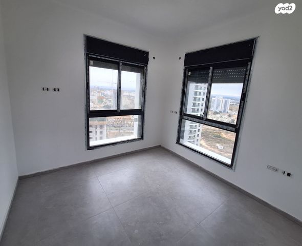 דירה, אמנון ליפקין שחק, נוף הטיילת, נתניה