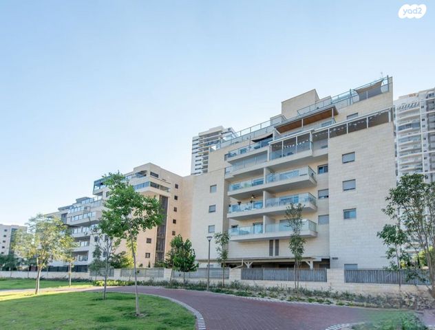 דירה, עפרה חזה, משכנות האומנים, קרית מוצקין