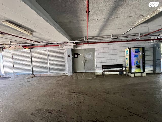 חנויות/ שטח מסחרי