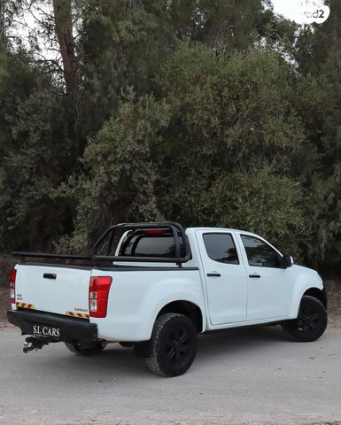 איסוזו די-מקס