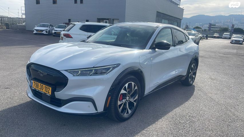 מודעת רכב פורד מוסטנג Mach-E