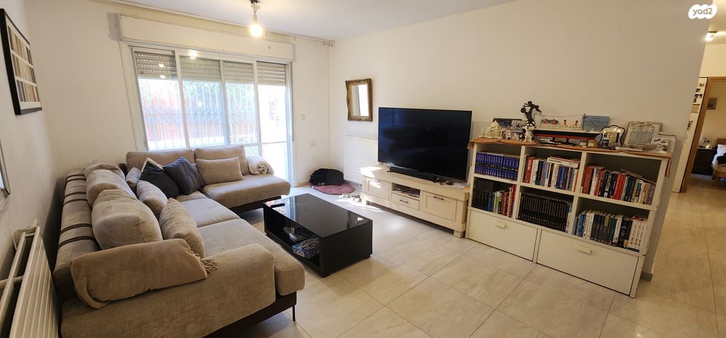 דירת גן, צור הדסה