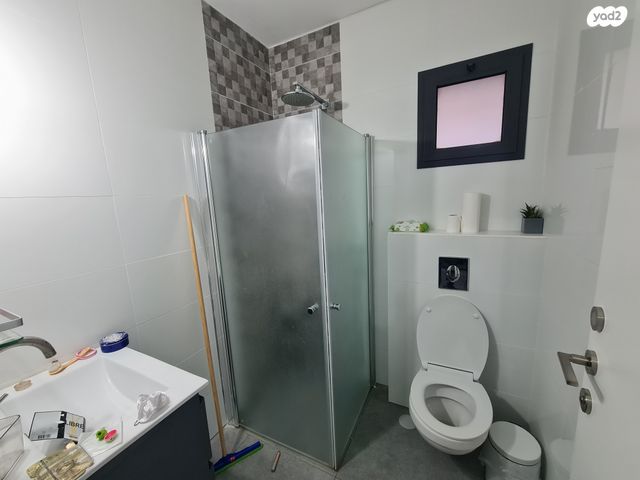 דירה, יעקב קרול, קרול, פתח תקווה