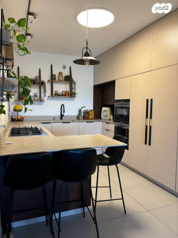 דירה, הפלמ"ח, שאר העיר, קדימה צורן