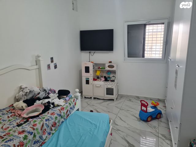 דירה, יעקב קרול, קרול, פתח תקווה