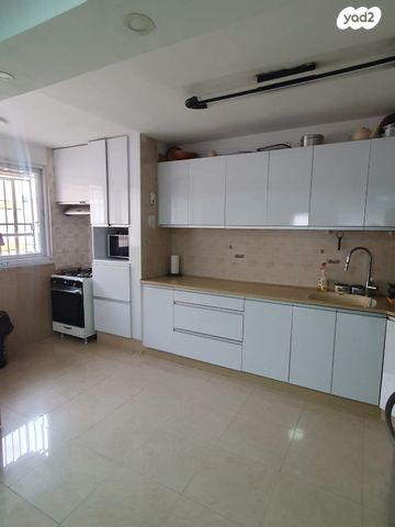 דירה, גיורא יוספטל, גיורא, רמלה