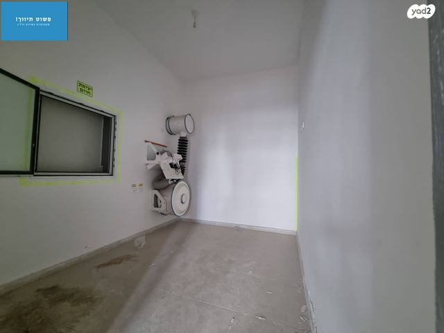 חנויות/ שטח מסחרי, דרך ארץ 24, החורש, חריש