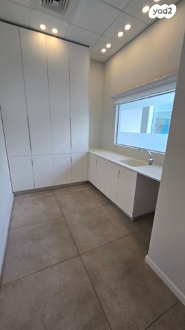 משרדים, גבעת שמואל