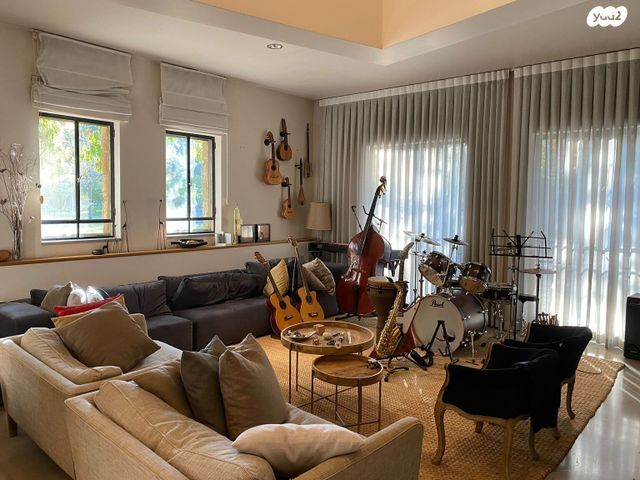 משק עזר, ניר צבי