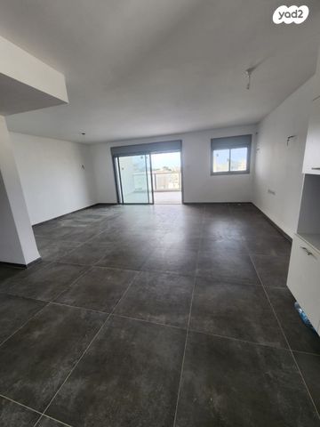 גג/ פנטהאוז, רנ"ס 34, מוצקין הותיקה, קרית מוצקין