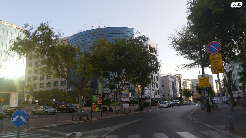 חנויות/ שטח מסחרי, הברזל, תל אביב יפו