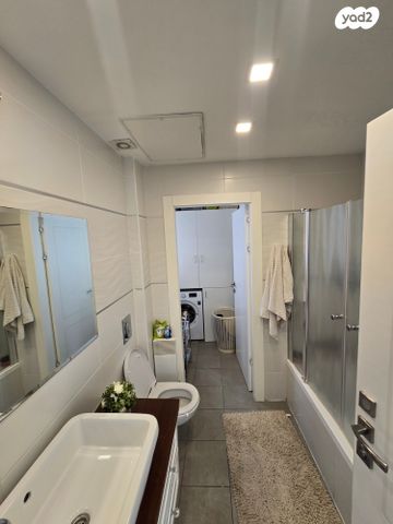 דירה, גרשון אבנר, ארמון הנציב, תלפיות מזרח, ירושלים