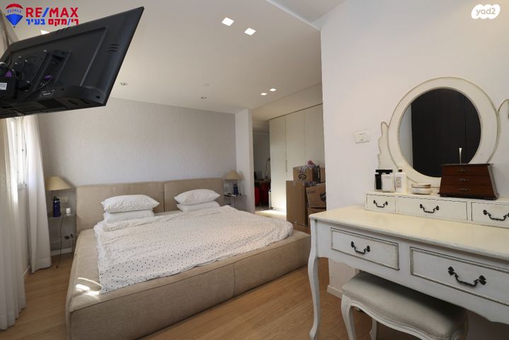 דו משפחתי, השיטה, 2004, רעננה