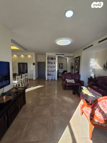 דירה, גרשון אבנר, ארמון הנציב, תלפיות מזרח, ירושלים